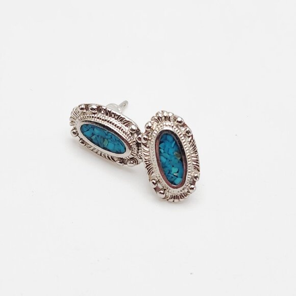 Vintage COP 1998 Turquoise Chip Oval Southwestern Dainty Small Stud Earrings - Picture 1 of 3